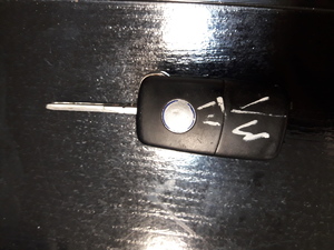 Zdjęcie kluczyka samochodowego.